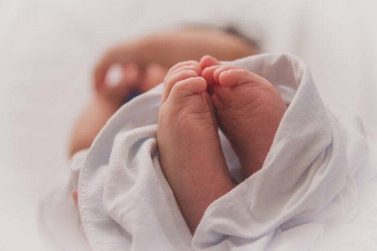 découvrez l'importance des soins néonatals pour les nouveau-nés. apprenez-en davantage sur les pratiques essentielles qui garantissent la santé et le bien-être des bébés à la naissance, ainsi que le soutien apporté aux parents durant cette période critique.