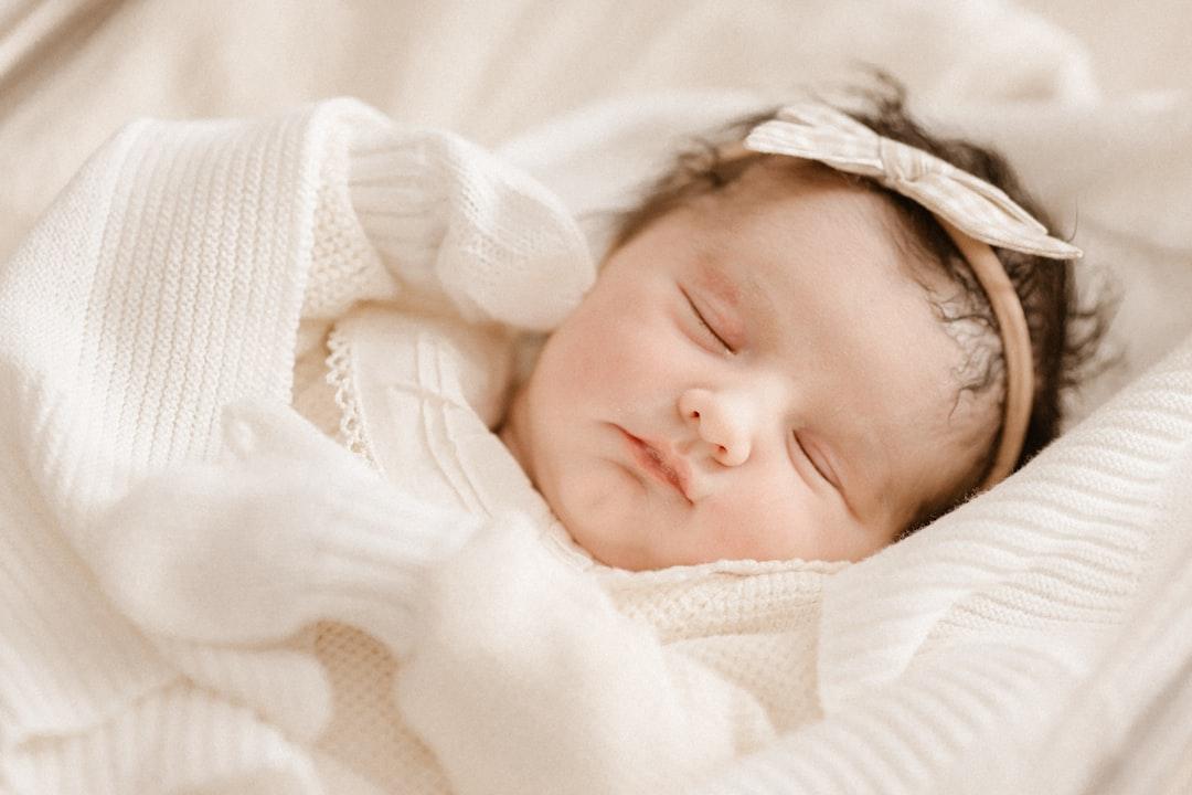 découvrez combien d'heures dort un nouveau-né et comment favoriser un sommeil de qualité pour votre bébé dès ses premiers jours.