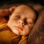 Durée de sommeil idéale pour un nouveau-né découvrez combien d'heures un nouveau-né devrait dormir chaque jour, les phases de sommeil recommandées et des conseils pour favoriser un bon repos pour votre bébé.