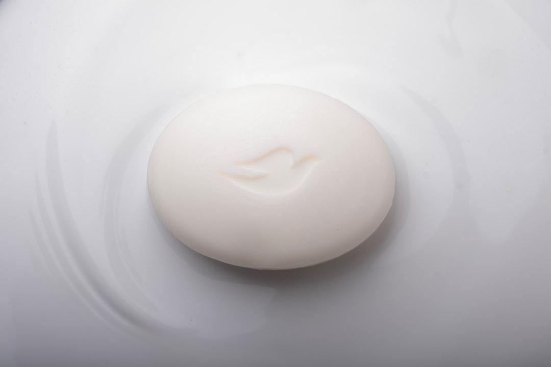 découvrez les causes, les symptômes et les solutions pour traiter les gerçures du mamelon (nipple crack). nos conseils pour prévenir et soulager les douleurs mammaires efficacement.
