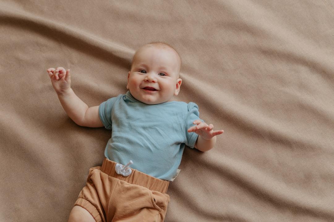 découvrez comment faciliter la transition vers les couches-culottes avec pampers baby-dry pants : confort, absorption optimale et mise en place facile pour accompagner la croissance de votre bébé.