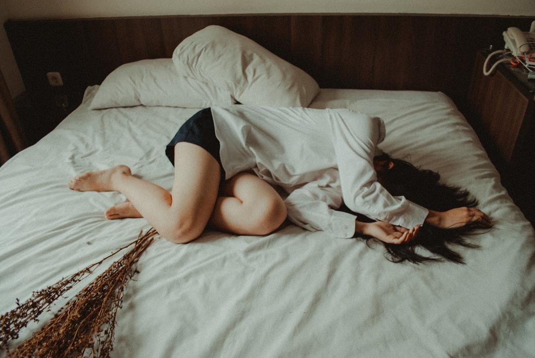 découvrez les enjeux du postpartum, une période cruciale après la naissance, qui implique des changements physiques et émotionnels. apprenez à prendre soin de vous et de votre bébé, tout en naviguant à travers les défis de cette phase délicate de la maternité.