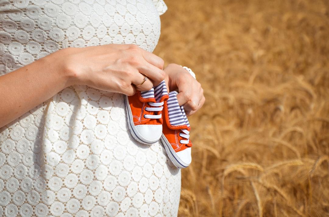 découvrez l'importance des visites prénatales pour assurer la santé de la mère et du bébé pendant la grossesse. conseils, étapes clés et informations utiles pour un suivi médical optimal avant l'accouchement.