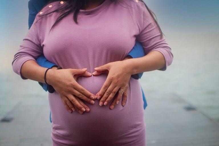 découvrez l'importance des vitamines prénatales pour la santé de la future maman et du bébé. conseils sur le choix, les bienfaits et les nutriments essentiels pour une grossesse sereine.