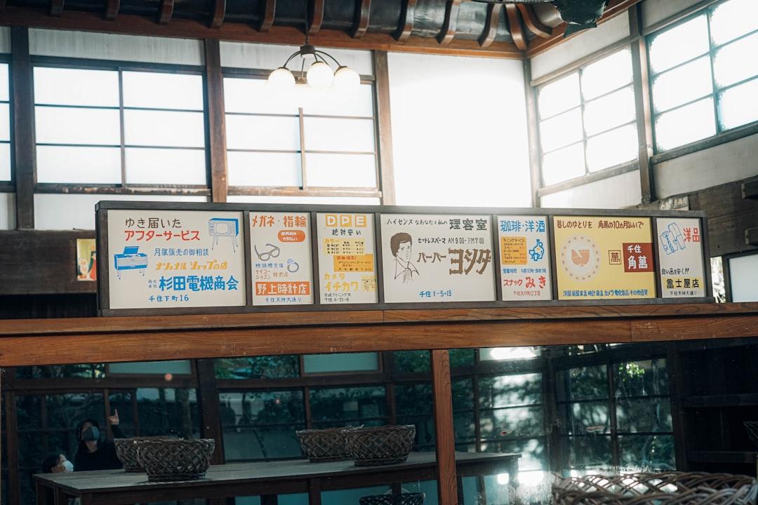 découvrez comment utiliser les reward charts, ou tableaux de récompenses, pour encourager le bon comportement chez les enfants tout en rendant l'apprentissage ludique et motivant.