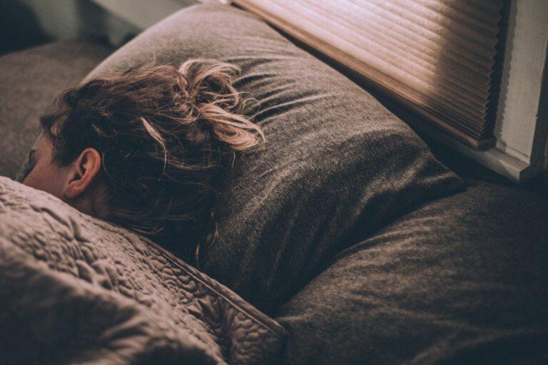 découvrez l'importance du sommeil pour votre santé mentale et physique. apprenez des conseils pratiques pour améliorer la qualité de votre sommeil et retrouver un équilibre dans votre vie quotidienne.