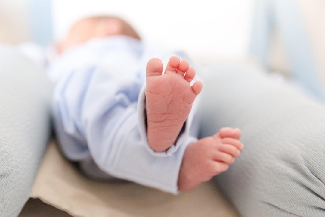 découvrez ce qu'est le syndrome de mort subite du nourrisson (smsn), ses causes possibles, les facteurs de risque et les conseils pour prévenir ce tragique phénomène chez les bébés.