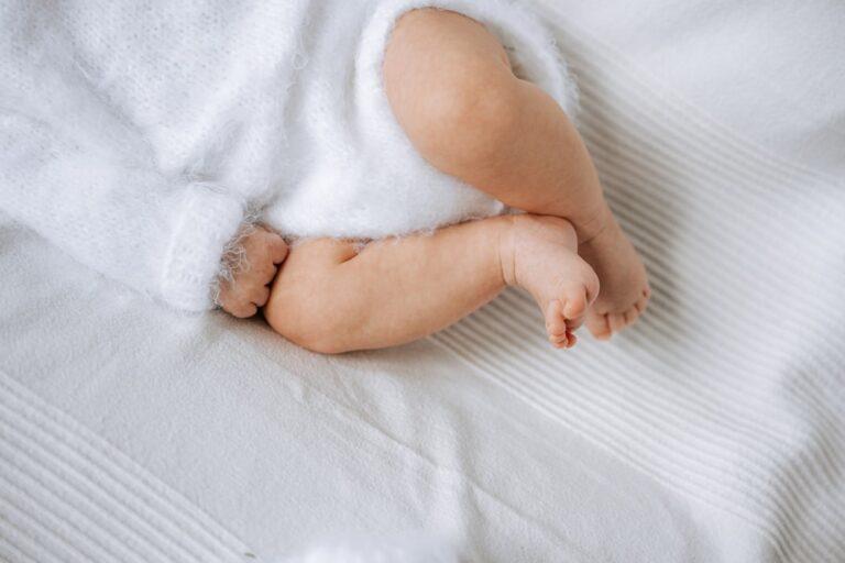 découvrez tout ce qu'il faut savoir sur le syndrome de mort subite du nourrisson : causes possibles, facteurs de risque, prévention et conseils essentiels pour la sécurité de bébé.