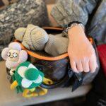 conseils pratiques pour voyager sereinement avec un bébé : préparation, astuces pour le transport, que prévoir dans la valise et solutions pour des vacances en famille réussies. facilitez vos déplacements avec votre tout-petit !