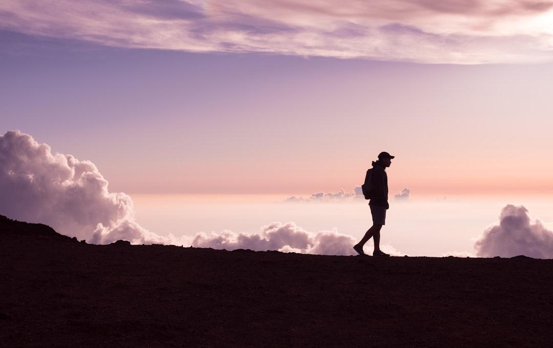 découvrez les bienfaits de la marche à pied : conseils, astuces et techniques pour pratiquer le walking au quotidien, améliorer votre santé et rester en forme facilement.
