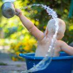 L'essentiel à connaître sur le bain de votre bébé découvrez tout ce qu'il faut savoir pour donner le bain à votre bébé en toute sécurité : conseils, accessoires indispensables et astuces pour transformer ce moment en un doux rituel de bonheur.