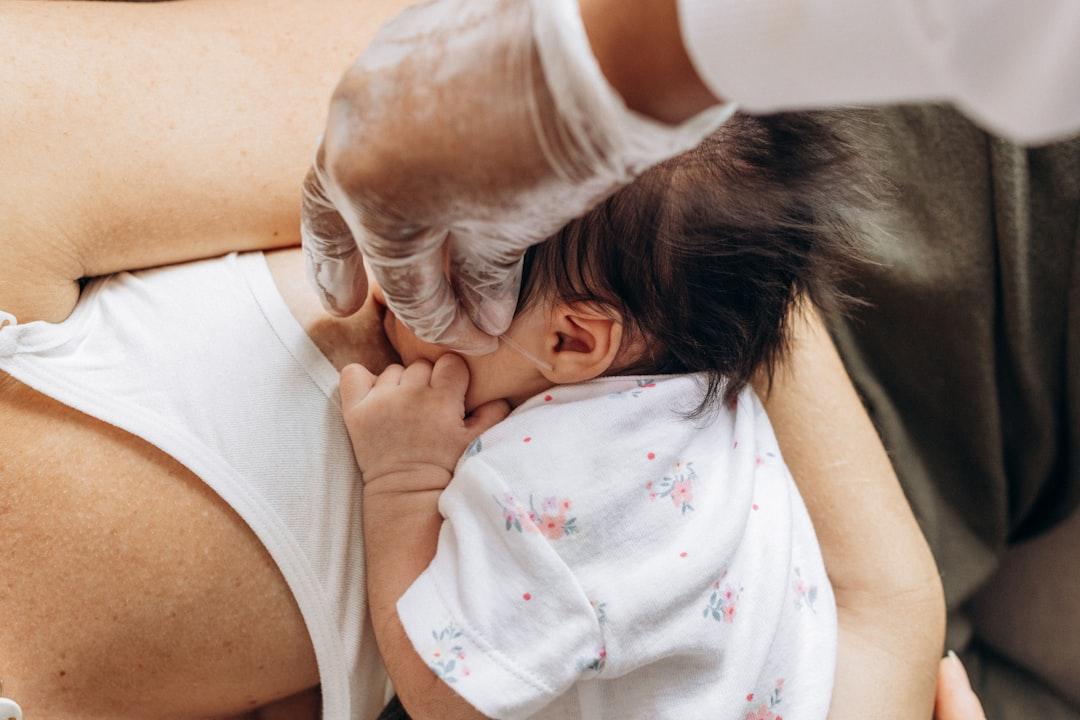 prenez soin de la santé de votre bébé grâce à un check-up complet. découvrez l'importance d'un contrôle régulier pour assurer le bien-être et le développement optimal de votre enfant dès ses premiers mois.