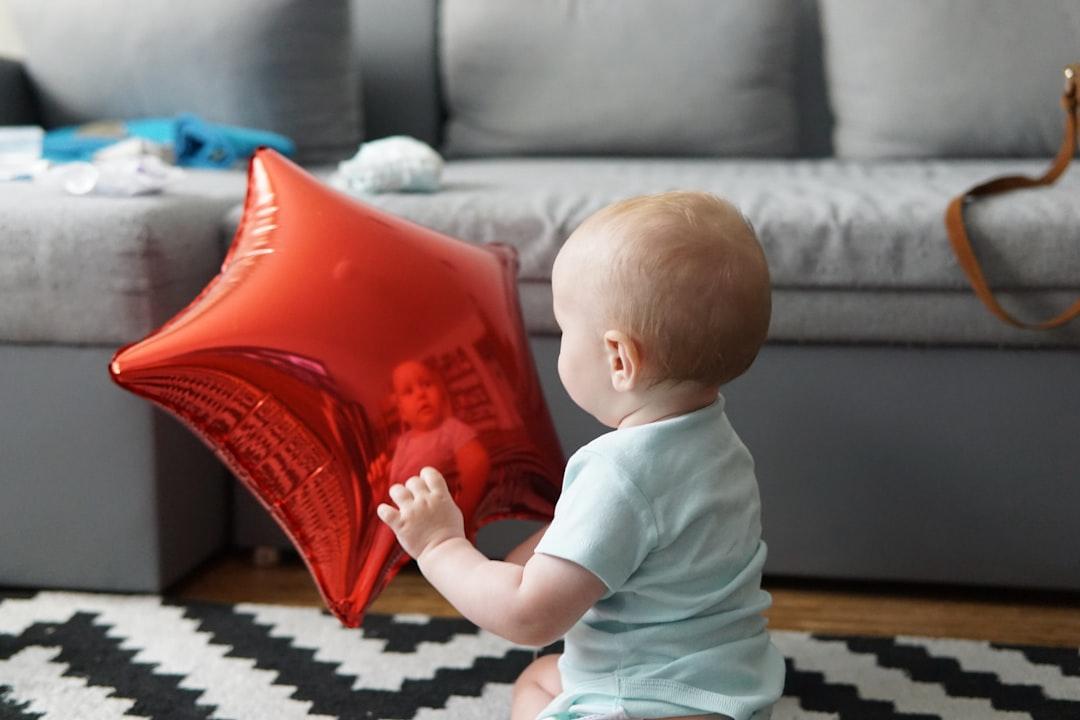 découvrez tout ce qu'il faut savoir sur le baby language : conseils pour comprendre les premiers mots, astuces pour encourager le langage chez les bébés et favoriser leur développement dès la naissance.