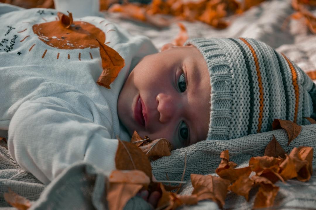 immortalisez les premiers instants de votre bébé avec une séance photo spécialisée. découvrez nos conseils, idées de poses et inspirations pour réussir vos photos de nouveau-né.
