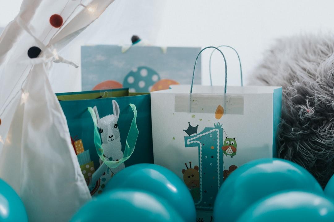 découvrez des idées originales et personnalisées de cadeaux pour une baby shower. trouvez le présent parfait pour célébrer l’arrivée d’un bébé et faire plaisir aux futurs parents !