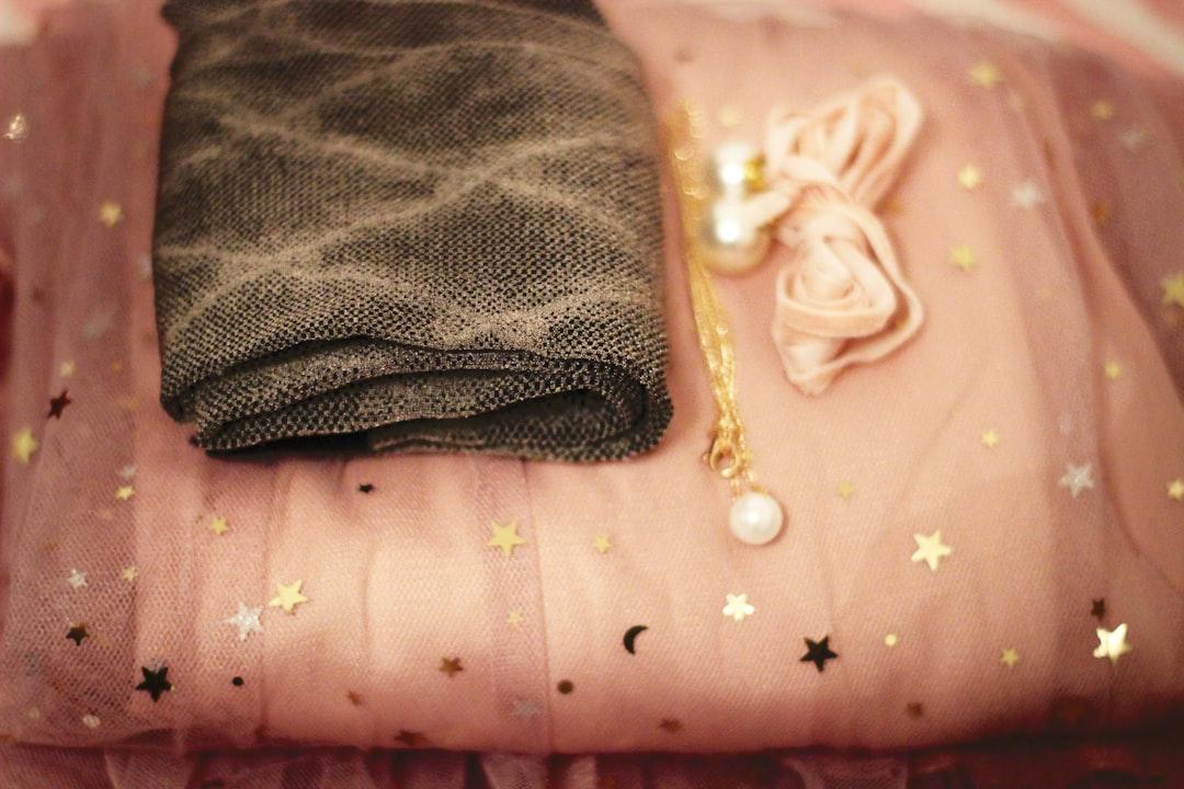 découvrez des idées de cadeaux originaux et pratiques pour une baby shower. inspirez-vous de notre sélection pour trouver le présent parfait à offrir aux futurs parents et célébrer l'arrivée de bébé.