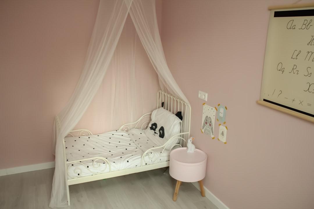 découvrez nos idées de décoration pour chambre d’enfant : conseils, inspirations et astuces pour créer un espace ludique, fonctionnel et sécurisé, parfaitement adapté aux besoins des plus petits.