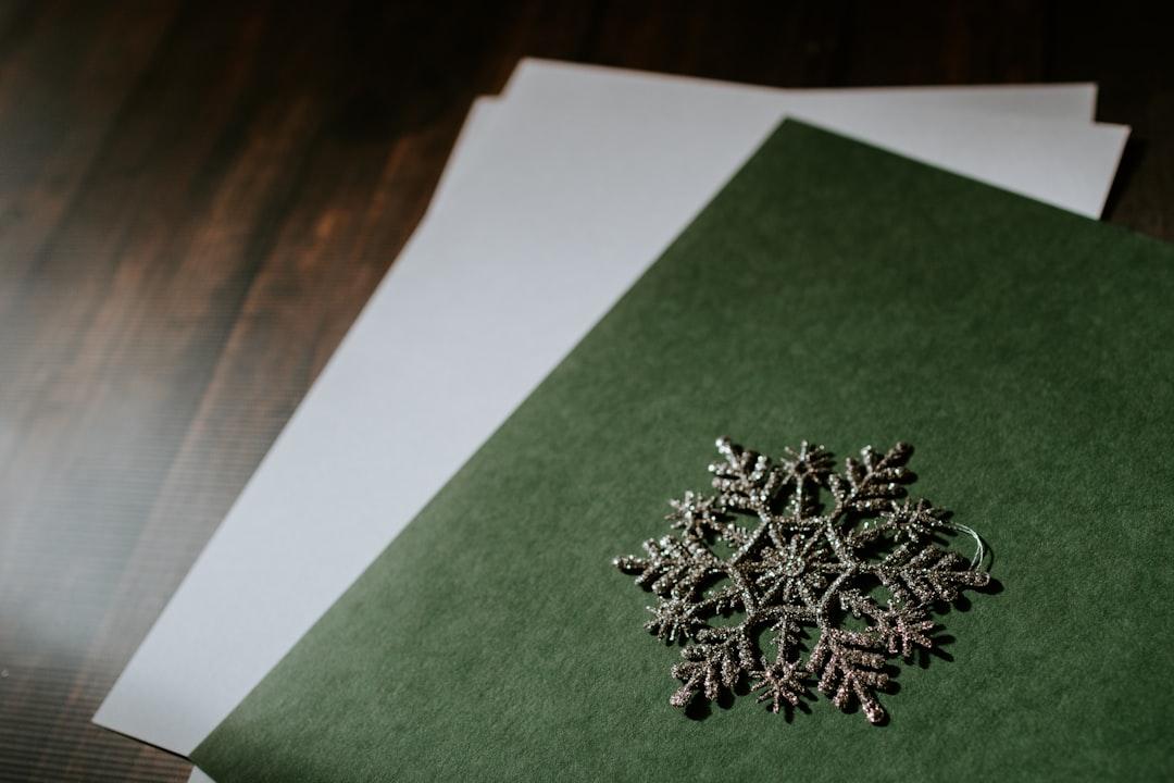 découvrez des idées originales de bricolages de noël à réaliser facilement en famille. inspirez-vous pour créer des décorations, cartes et cadeaux personnalisés pour un noël créatif et chaleureux.