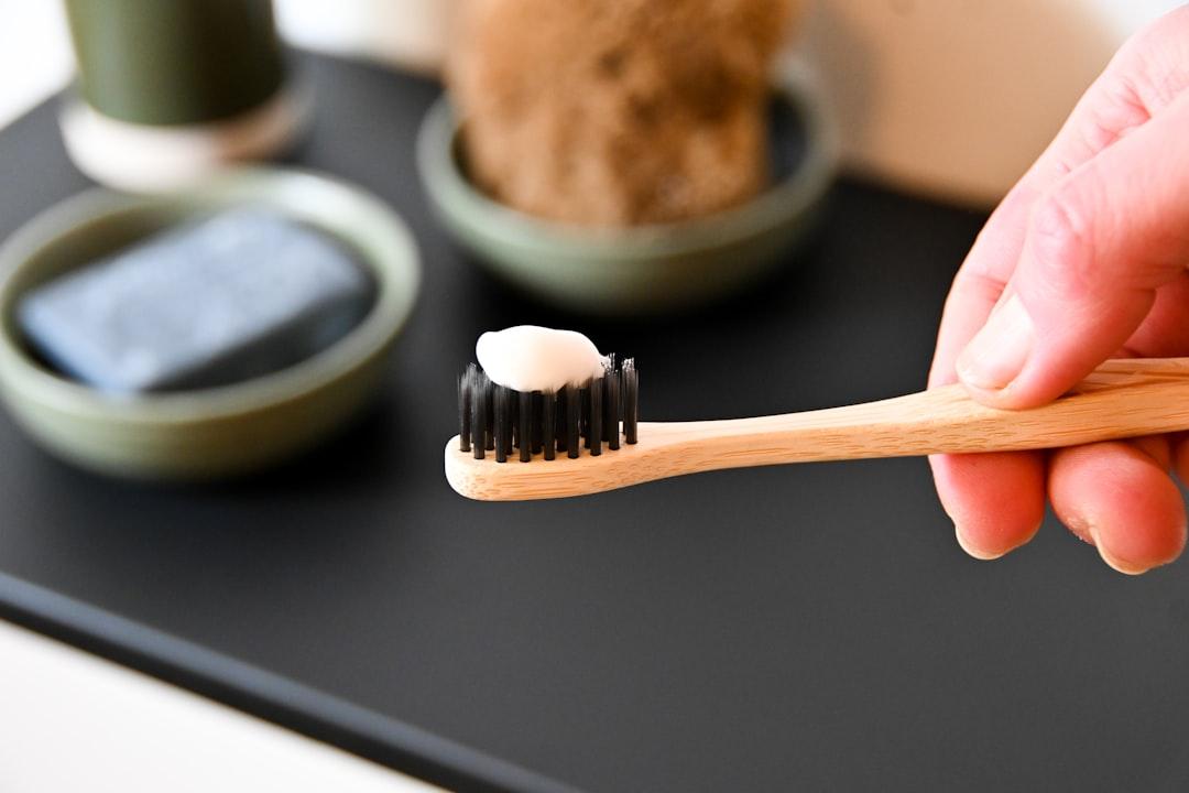 découvrez l’importance de l’hygiène dentaire pour une bouche saine : conseils, bonnes pratiques et astuces pour prévenir les caries et garder un sourire éclatant au quotidien.