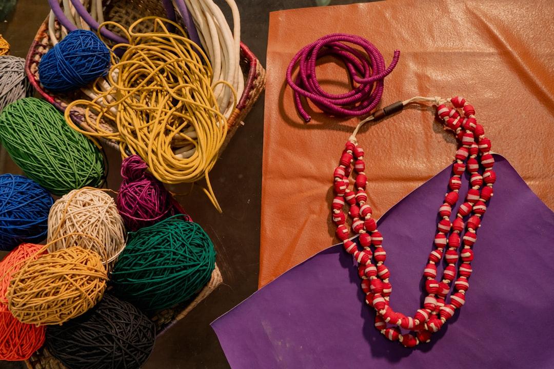 découvrez une sélection d'idées créatives et faciles de bricolages de pâques pour enfants et adultes : œufs décorés, lapins en papier, paniers colorés et décorations festives. idéal pour une ambiance joyeuse à partager en famille !