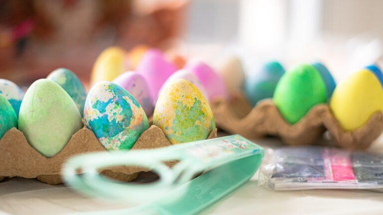 découvrez des idées créatives et faciles pour réaliser des bricolages de pâques avec vos enfants. inspirez-vous de nos tutos pour fabriquer des décorations, des œufs colorés et des lapins amusants pour célébrer pâques en famille.