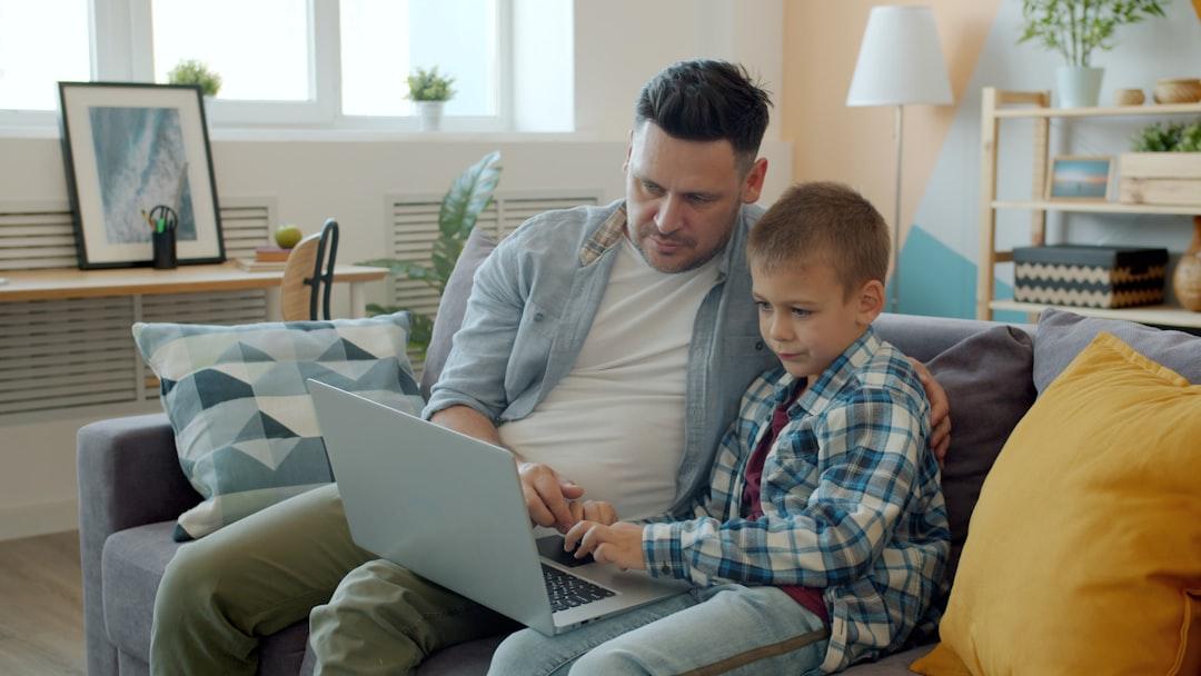 découvrez comment renforcer et cultiver une relation père-enfant épanouissante, basée sur la communication, la confiance et le respect mutuel. conseils, astuces et ressources pour favoriser un lien solide entre père et enfant.