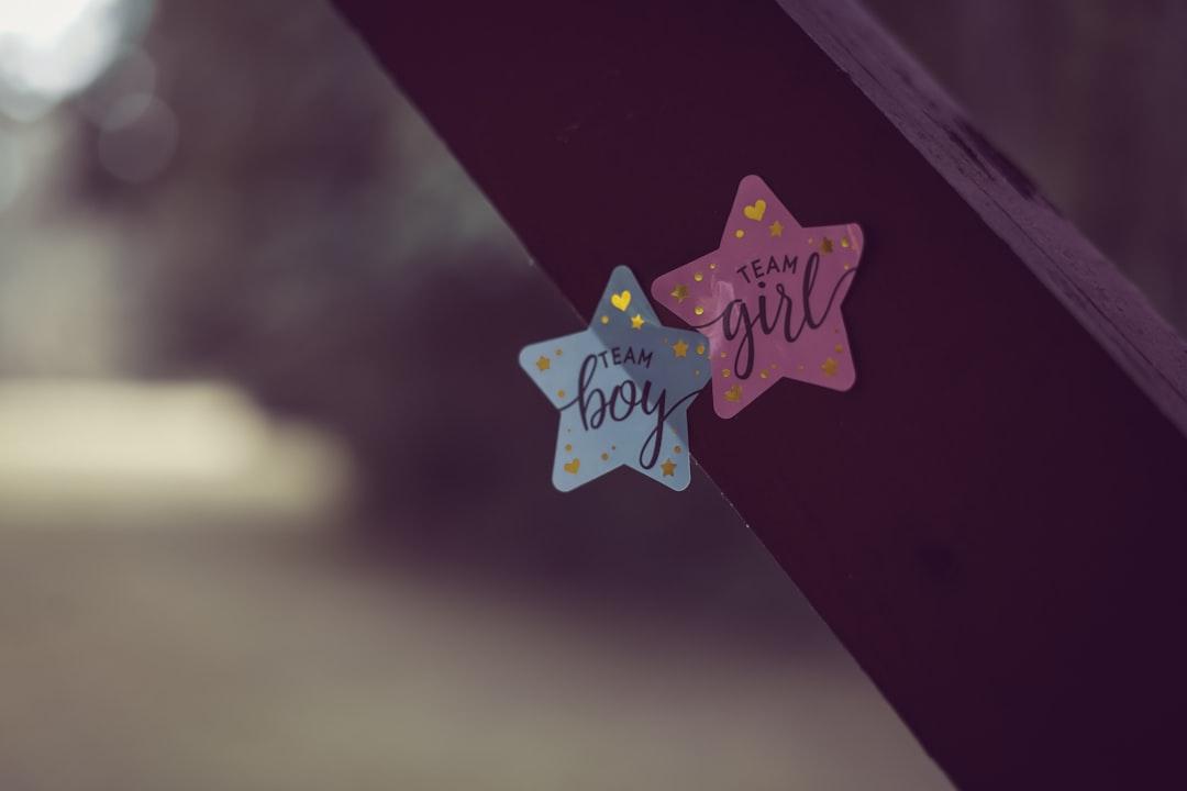 découvrez des idées inoubliables et originales pour organiser une gender reveal mémorable et annoncer le sexe de votre bébé à vos proches avec surprise et émotion.