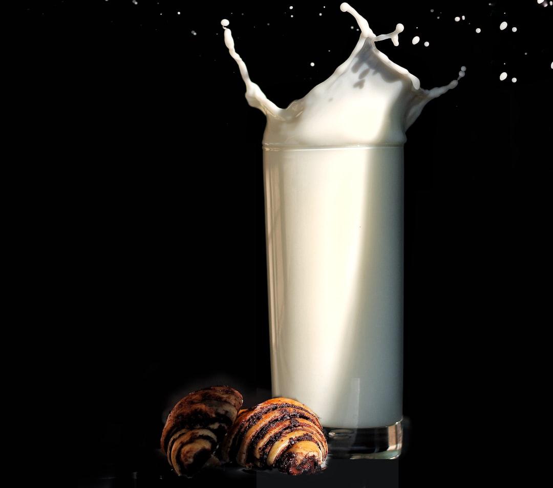 découvrez comment introduire le lait dans l’alimentation de votre bébé en toute sécurité. conseils pratiques et recommandations pour une introduction du lait progressive et adaptée à l’âge.