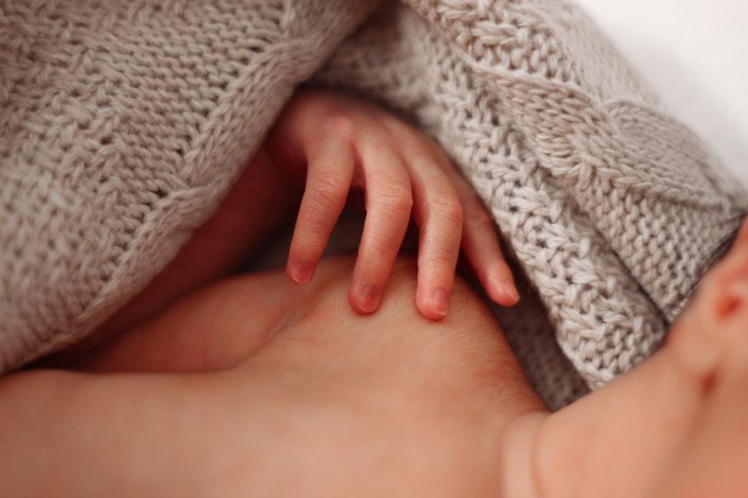 découvrez tout ce qu'il faut savoir sur l'accouchement naturel : avantages, conseils pour bien se préparer, étapes du travail et gestion de la douleur sans intervention médicale.