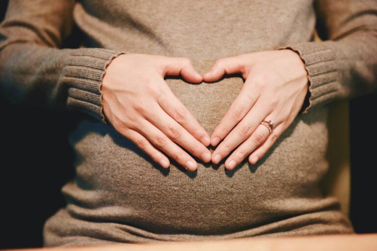 découvrez tout ce qu'il faut savoir sur la grossesse : symptômes, développement du bébé, conseils de santé, alimentation et étapes clés pour vivre une grossesse sereine et bien informée.