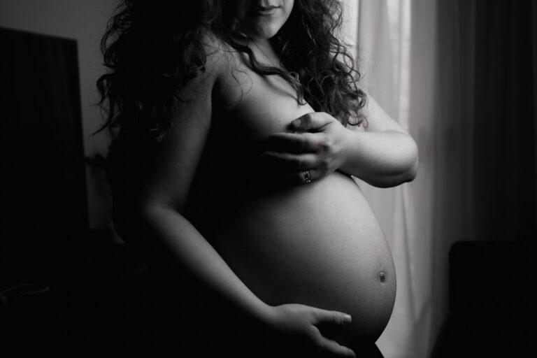 découvrez les principales complications de la grossesse, leurs symptômes, les facteurs de risque et les conseils pour protéger la santé de la mère et du bébé.