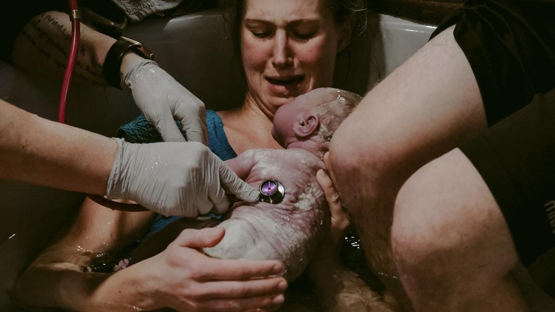 découvrez les causes, conséquences et accompagnements possibles liés à la naissance prématurée. informez-vous sur les soins prodigués aux bébés nés avant terme et sur l'importance d'un suivi médical adapté.