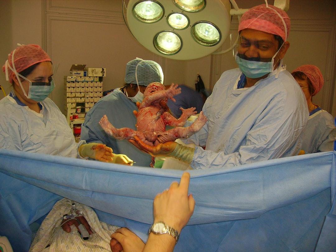découvrez les causes, symptômes et traitements liés à la naissance prématurée. informez-vous sur les risques, la prise en charge médicale et le suivi des bébés nés avant terme.