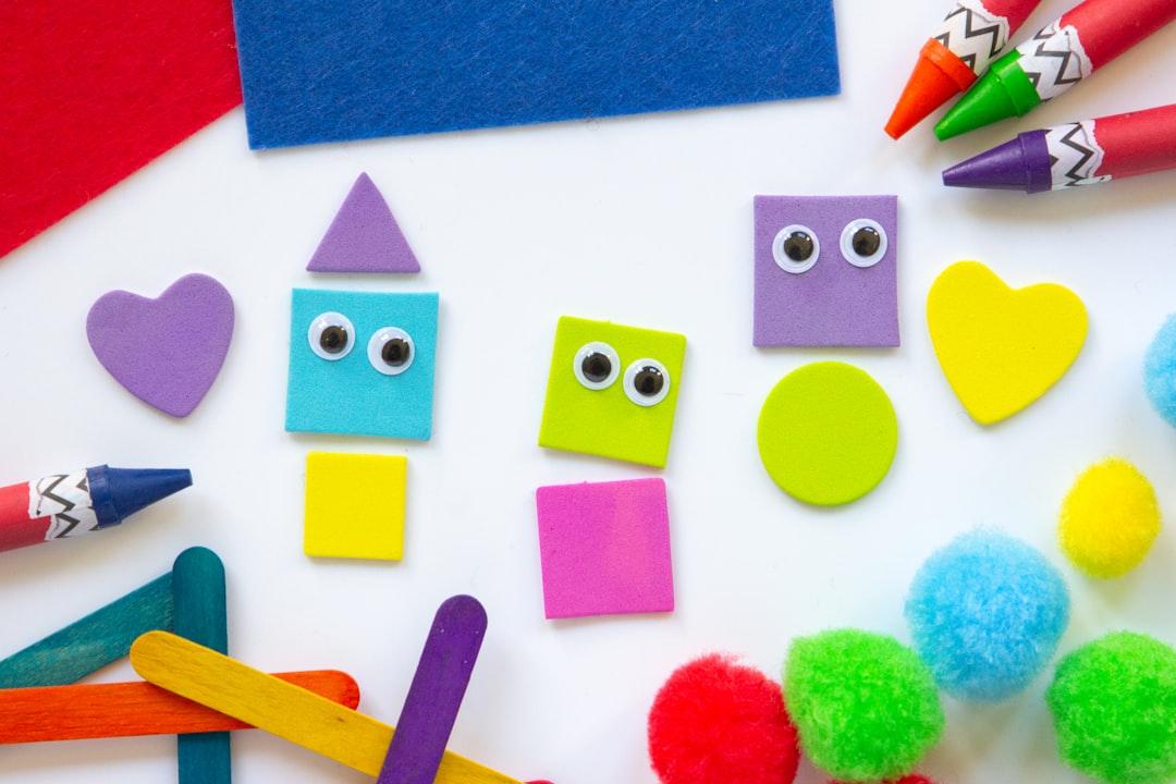 découvrez l'univers de la maternelle : programmes éducatifs, activités ludiques et conseils pour accompagner l'éveil et le développement des enfants en âge préscolaire.