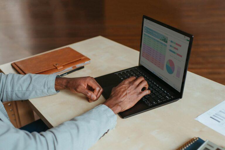 découvrez tout ce qu’il faut savoir sur le travail à distance : avantages, défis, conseils et outils pour optimiser votre productivité et adopter une organisation flexible, où que vous soyez.