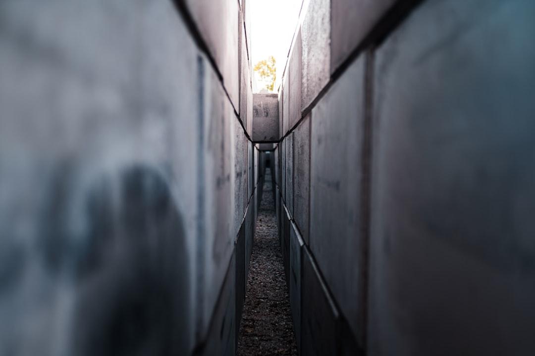 découvrez les causes, symptômes et solutions pour l’anxiété de séparation. nos conseils pratiques vous aideront à mieux comprendre et gérer ce trouble, que ce soit chez l’enfant ou l’adulte.
