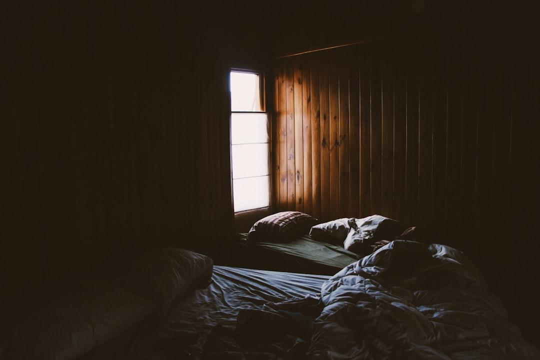 découvrez comment optimiser l’espace, la décoration et l’organisation d’une chambre partagée pour offrir confort et harmonie à tous les occupants.