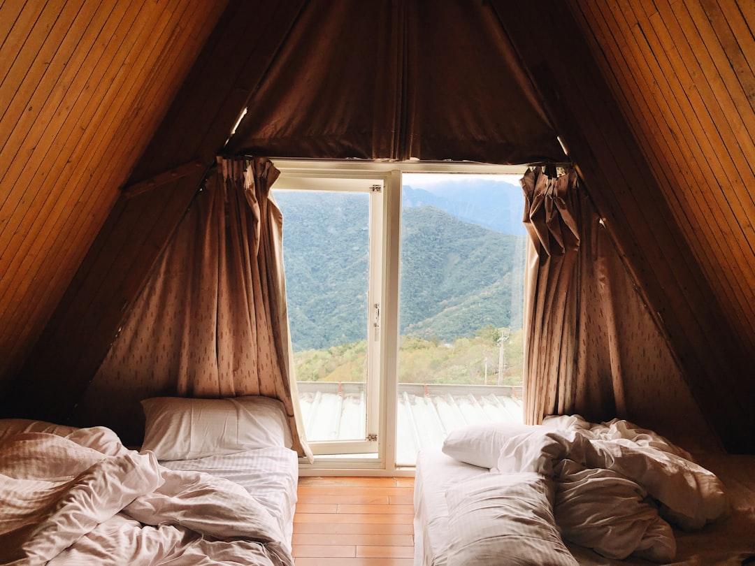 découvrez des idées et conseils pratiques pour aménager une chambre partagée confortable et fonctionnelle, que ce soit pour des enfants, des adolescents ou des colocataires. optimisez l'espace et créez un lieu harmonieux où chacun peut s'épanouir.