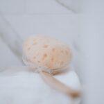 Les étapes pour donner un bain éponge à un nouveau-né découvrez comment réaliser une toilette à l’éponge pour assurer une hygiène optimale des personnes à mobilité réduite ou alitées. guide étape par étape, conseils et précautions pour un soin confortable et sécurisant.