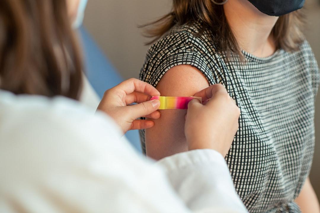 découvrez tout ce qu'il faut savoir sur la vaccination : son importance, les types de vaccins, le calendrier vaccinal et les dernières recommandations pour vous protéger et protéger votre entourage.