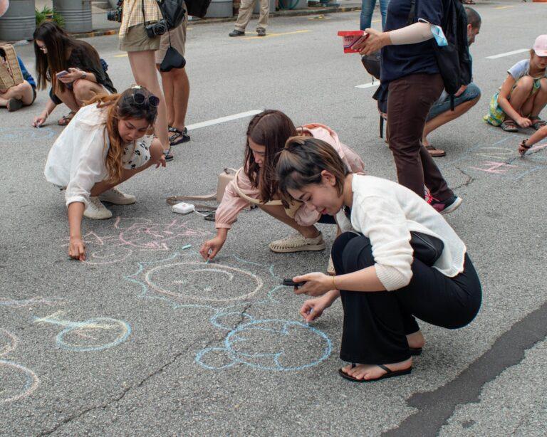 découvrez une sélection d'activités variées pour tous les âges et tous les goûts. trouvez des idées ludiques, créatives ou sportives pour occuper votre temps libre et partager des moments uniques.