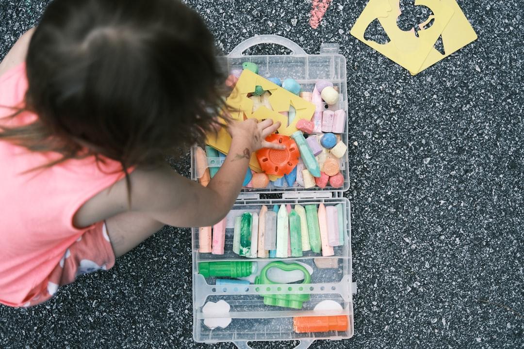 préparez votre enfant pour l'entrée à la maternelle avec nos conseils sur la readiness : compétences clés à acquérir, activités ludiques et astuces pour une transition en douceur vers la petite section.