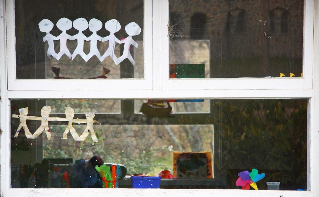 découvrez comment préparer efficacement votre enfant à l’entrée à la maternelle : conseils pratiques, compétences essentielles à développer et activités ludiques pour favoriser une transition en douceur vers l’école.