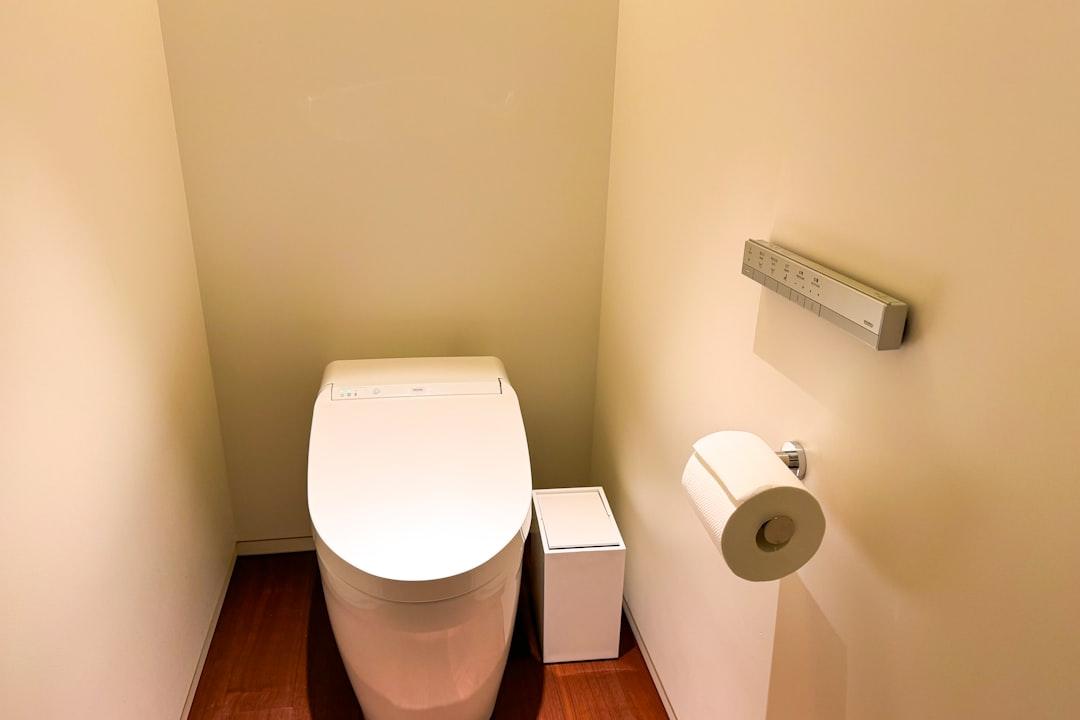 découvrez comment surmonter l’anxiété liée aux toilettes : causes, conseils pratiques et solutions pour mieux vivre au quotidien.